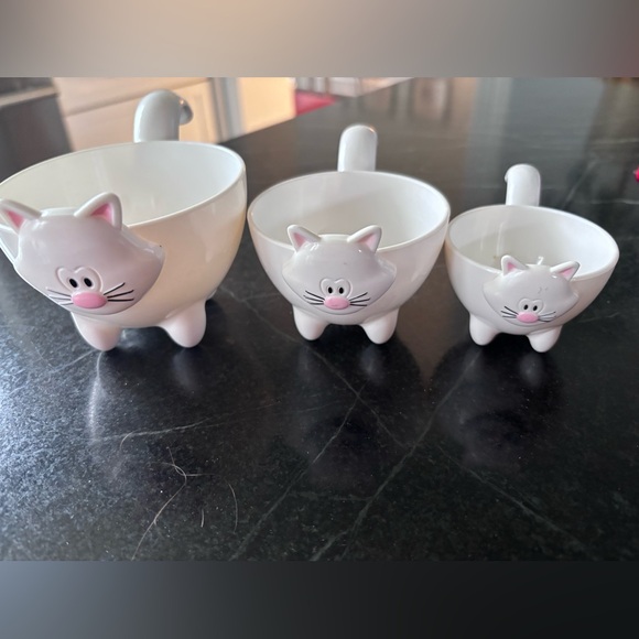 CAT Measuring Cups - Plastic - Picture 2 of 15